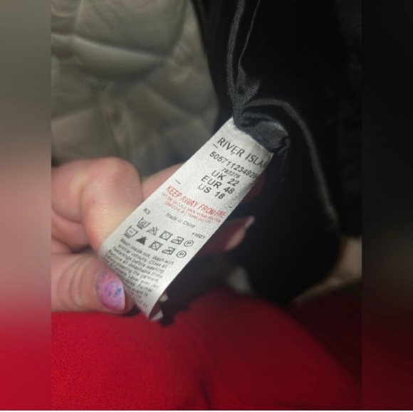 River Island Plus padded puffer jacket with faux fur hood in whit - Picture 4 of 5